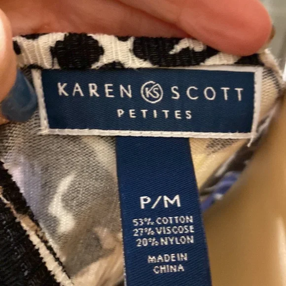 Karen Scott Beautiful button up floral sweater. - Picture 5 of 7